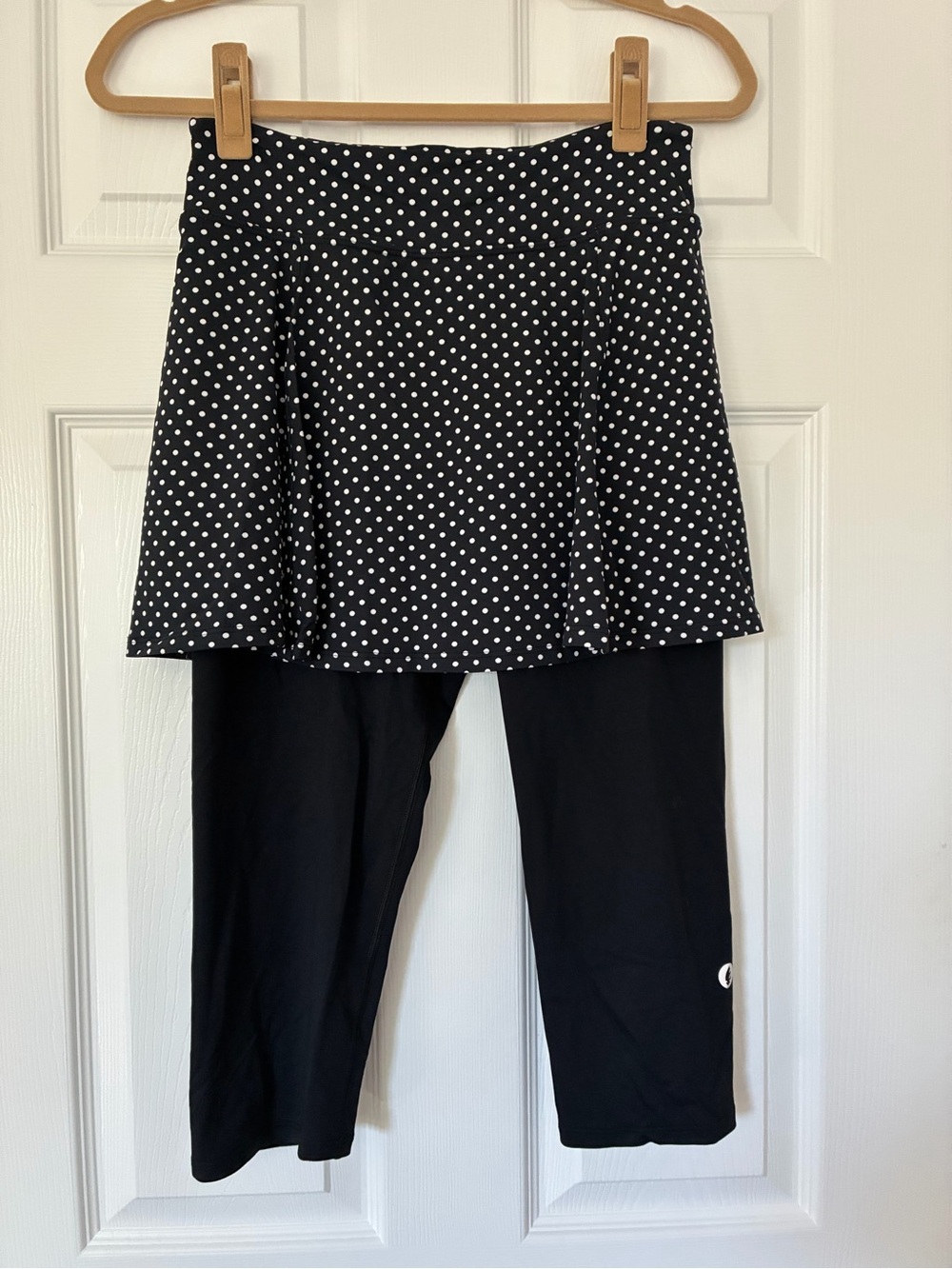 Dona Jo Black Polka Dot Skirted Capri Leggings - Women's Active Pants